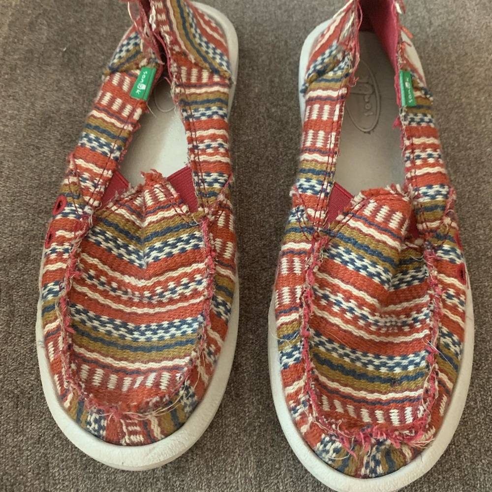 Sanuk size 6